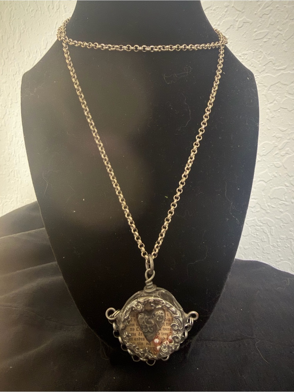 Antique-Style Gold-Tone Pendant Necklace with Decorative Locket
